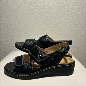 Brand New Women’s Fidelio “Hallux Fabia” patent leather sandals